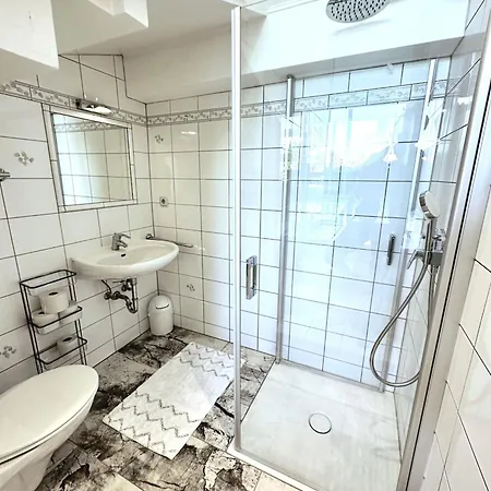 شقة Komfortappartement Mit Terraasse وبرتال