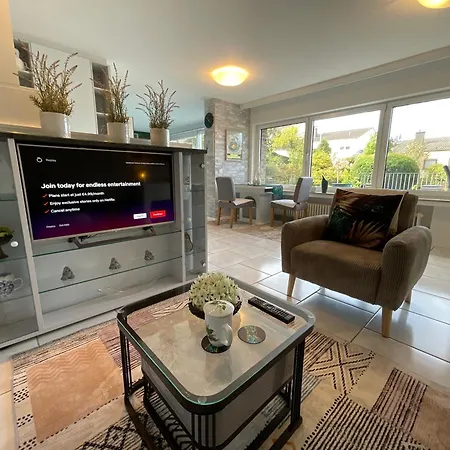 شقة Komfortappartement Mit Terraasse وبرتال